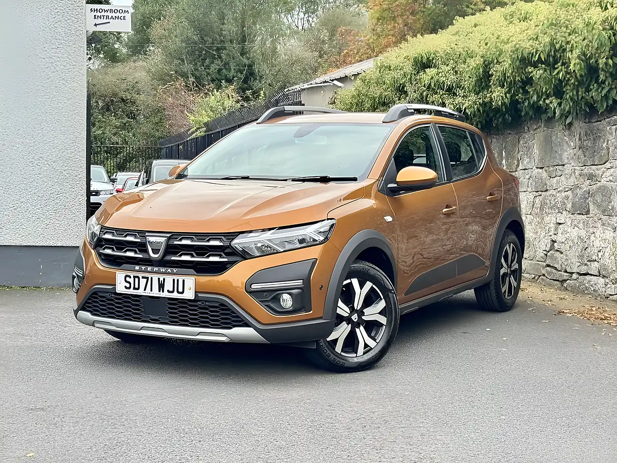 Used 2021 Dacia Sandero Prestige Desert Orange - Interior and Exterior details 4