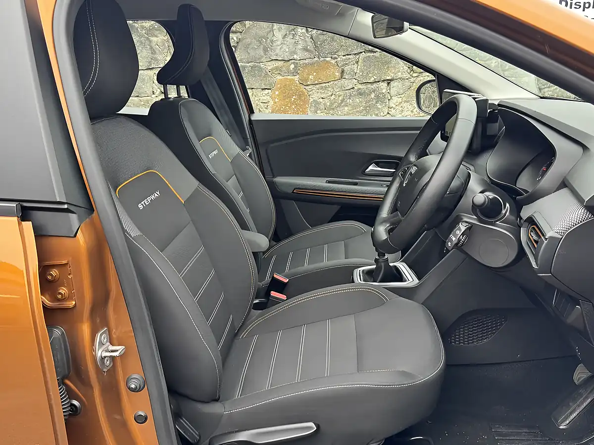 Used 2021 Dacia Sandero Prestige Desert Orange - Interior and Exterior details 5