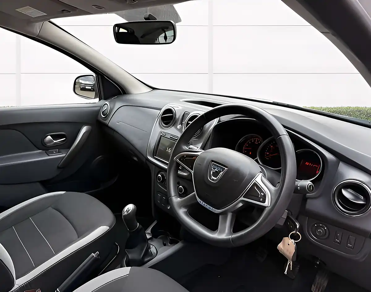 Used 2021 Dacia Sandero Stepway Comfort Glacier White - Interior and Exterior details 10