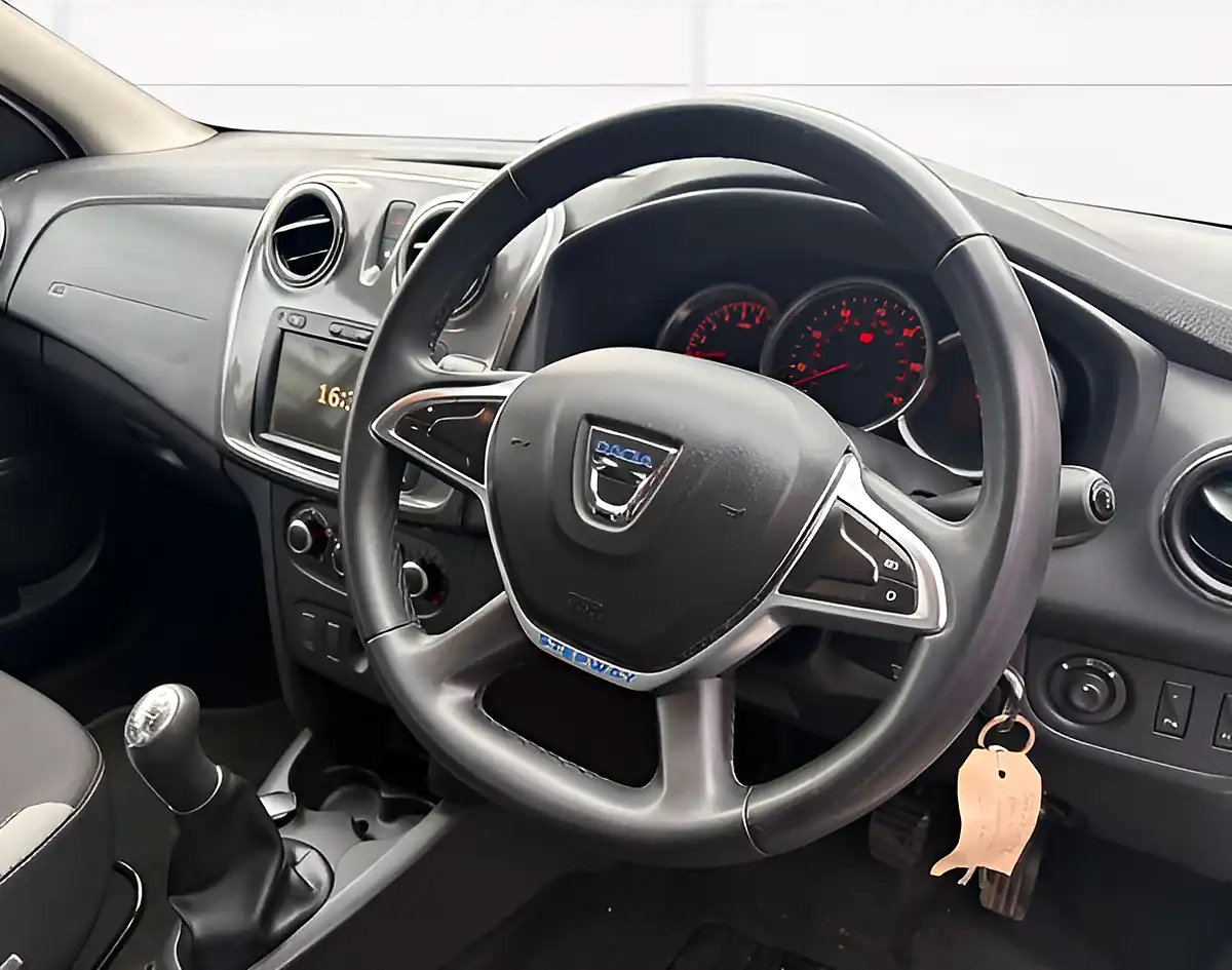 Used 2021 Dacia Sandero Stepway Comfort Glacier White - Interior and Exterior details 11