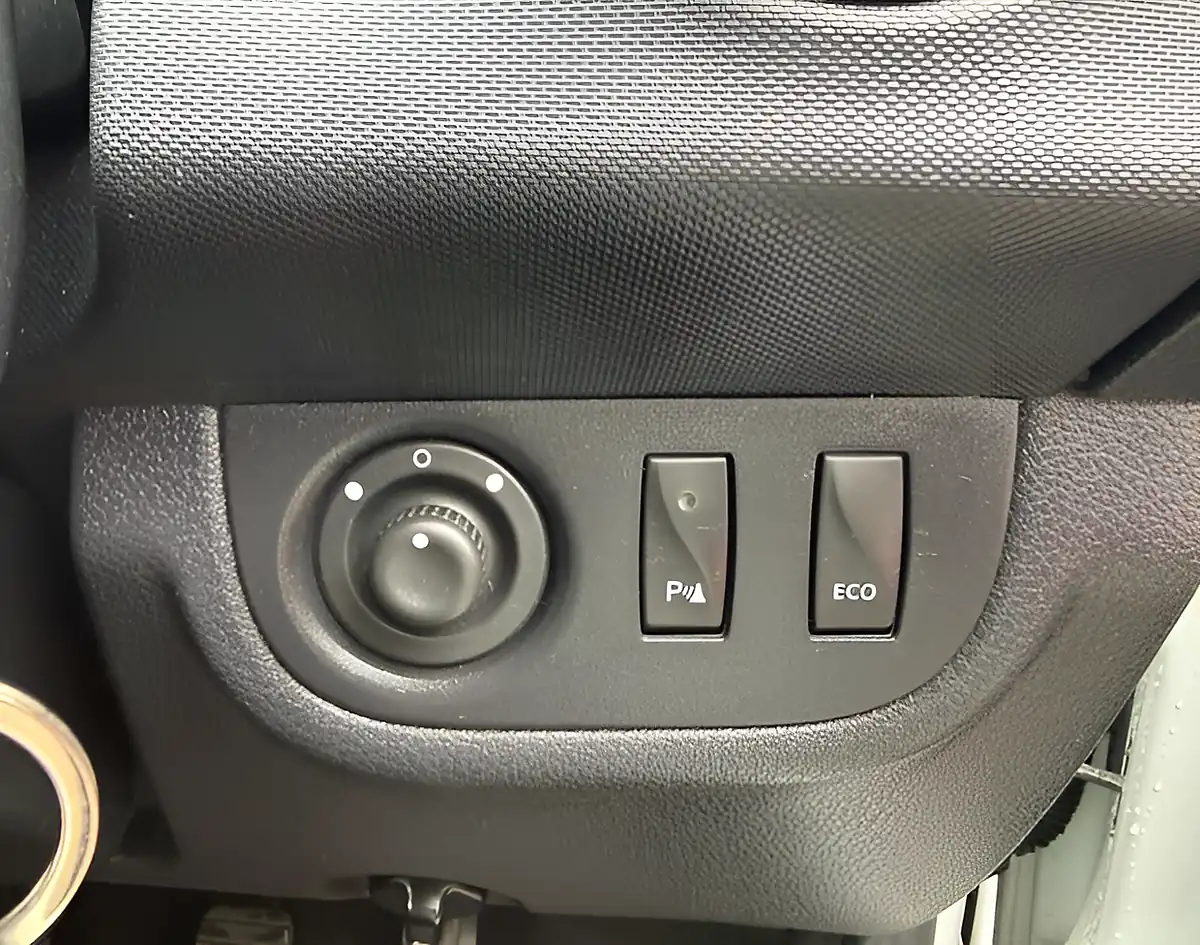 Used 2021 Dacia Sandero Stepway Comfort Glacier White - Interior and Exterior details 16