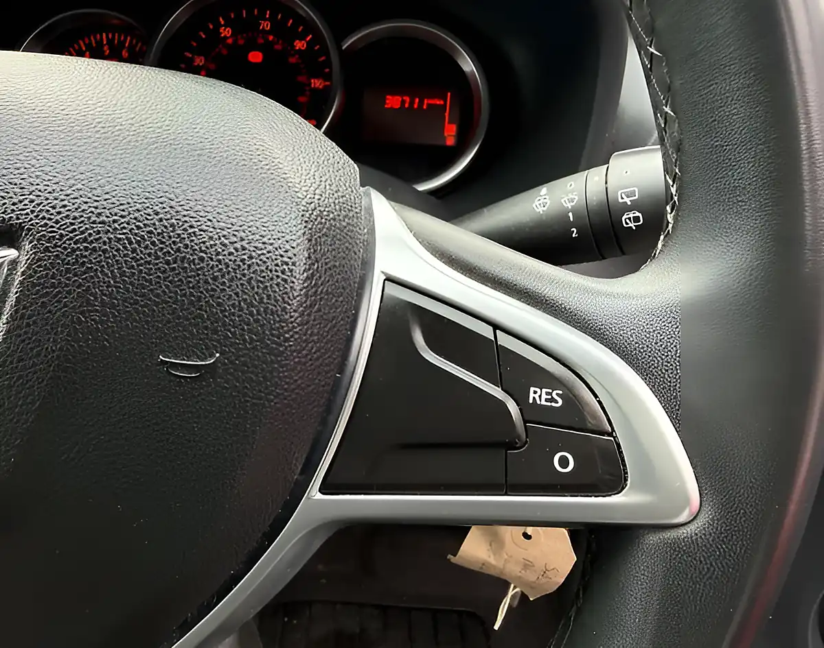 Used 2021 Dacia Sandero Stepway Comfort Glacier White - Interior and Exterior details 17