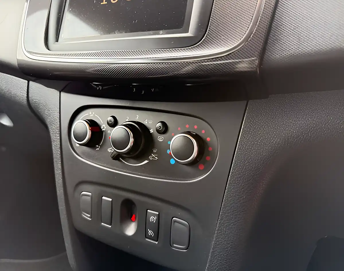 Used 2021 Dacia Sandero Stepway Comfort Glacier White - Interior and Exterior details 19
