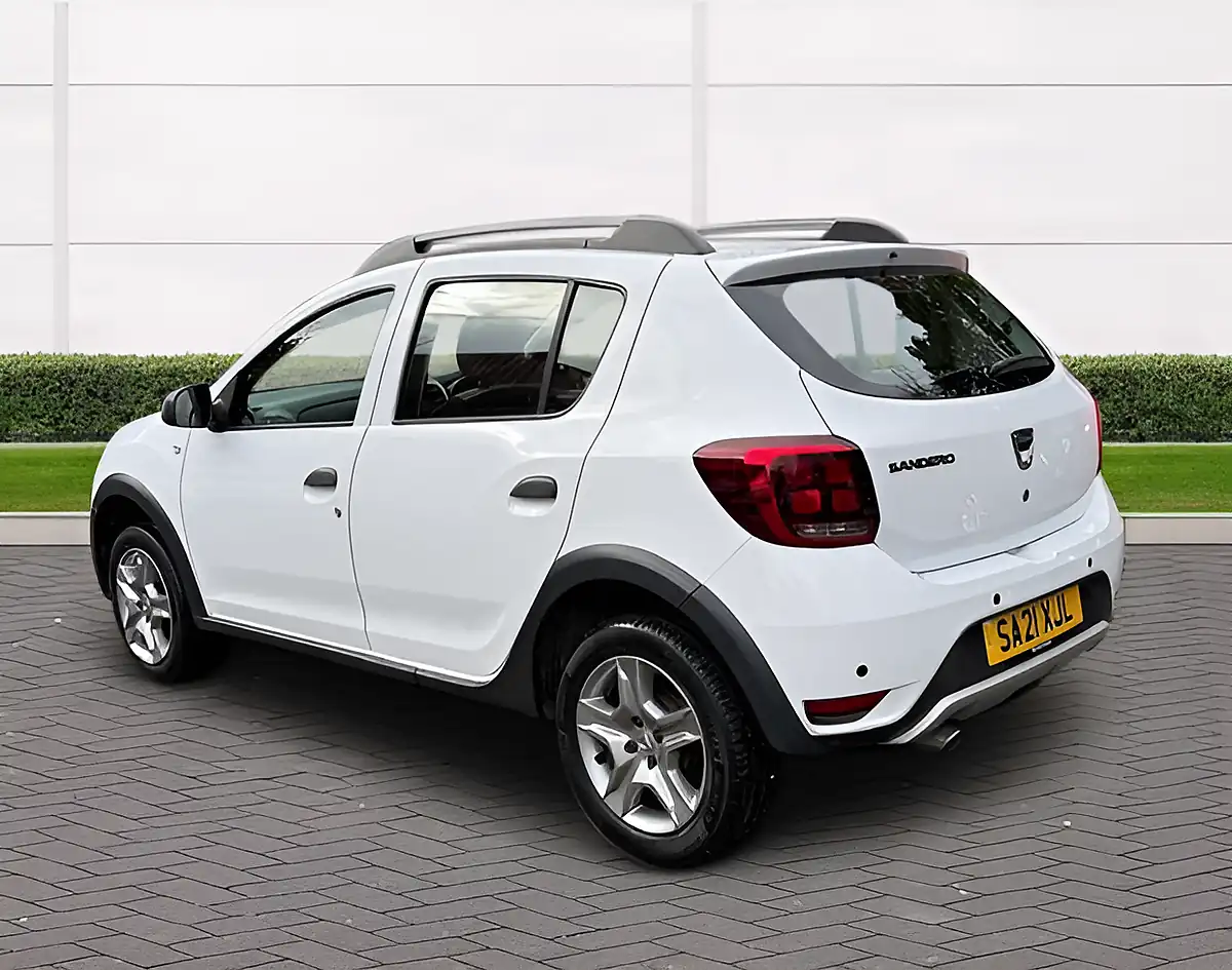 Used 2021 Dacia Sandero Stepway Comfort Glacier White - Interior and Exterior details 3