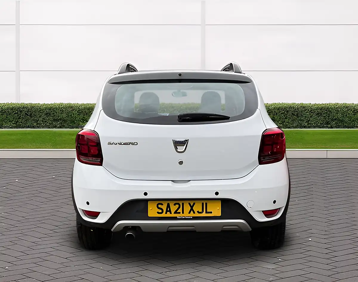 Used 2021 Dacia Sandero Stepway Comfort Glacier White - Interior and Exterior details 4