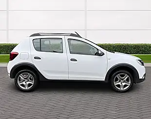 Used 2021 Dacia Sandero Stepway Comfort Glacier White - Interior and Exterior details 6