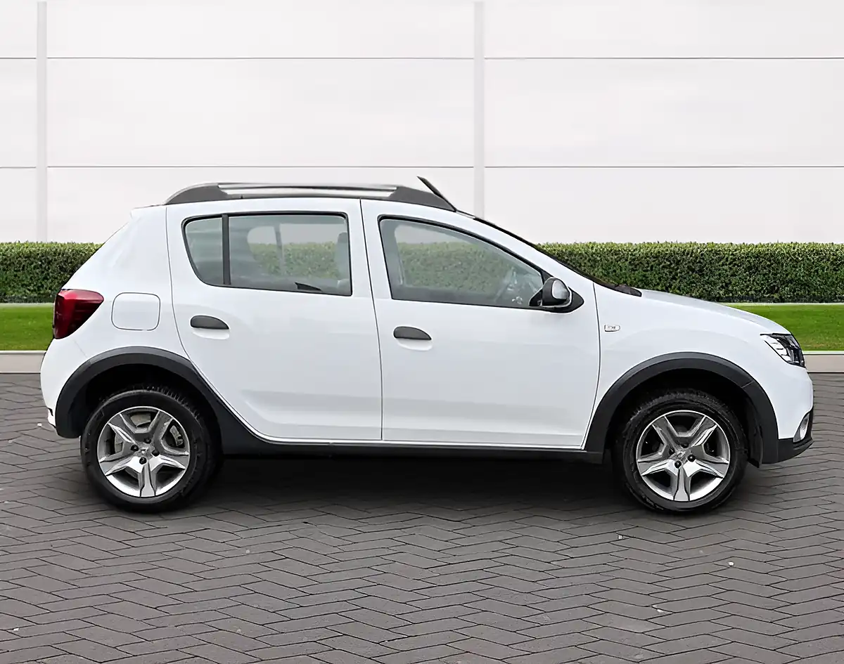 Used 2021 Dacia Sandero Stepway Comfort Glacier White - Interior and Exterior details 6