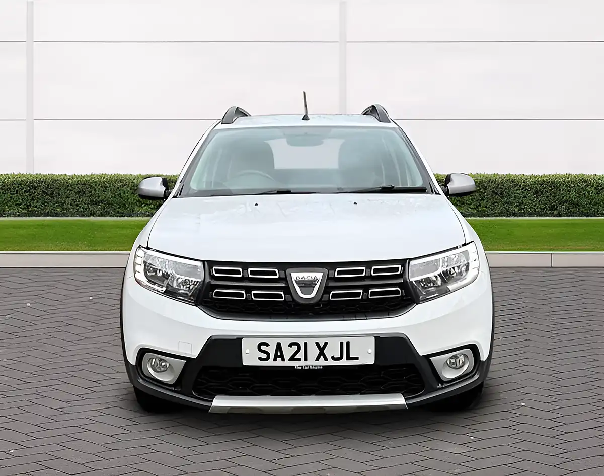 Used 2021 Dacia Sandero Stepway Comfort Glacier White - Interior and Exterior details 8