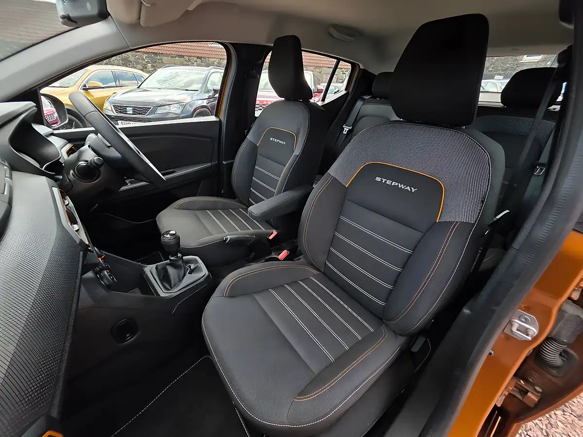 Used 2021 Dacia Sandero Stepway Essential Desert Orange - Interior and Exterior details 10