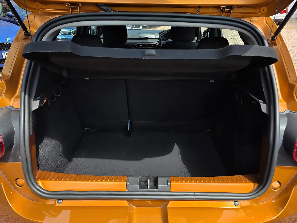 Used 2021 Dacia Sandero Stepway Essential Desert Orange - Interior and Exterior details 13