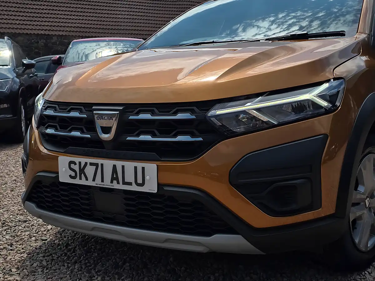 Used 2021 Dacia Sandero Stepway Essential Desert Orange - Interior and Exterior details 6