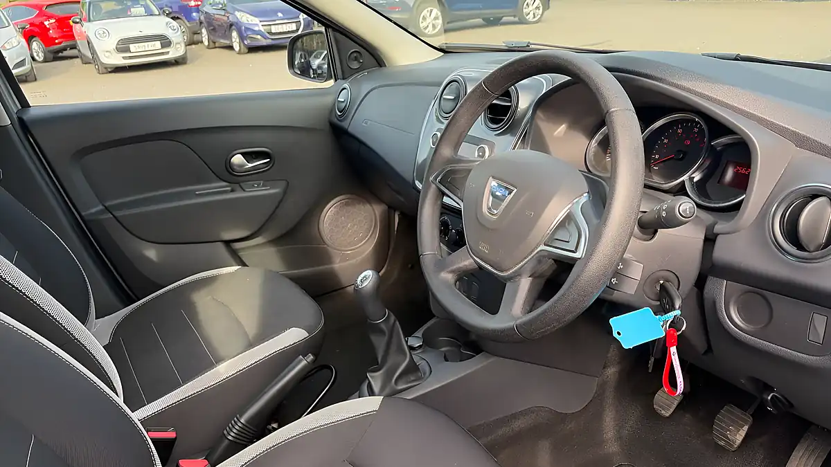 Used 2021 Dacia Sandero Stepway Essential Grey - Interior and Exterior details 13