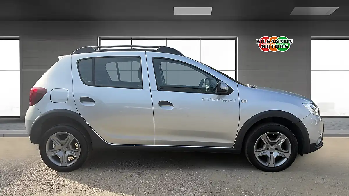 Used 2021 Dacia Sandero Stepway Essential Grey - Interior and Exterior details 16