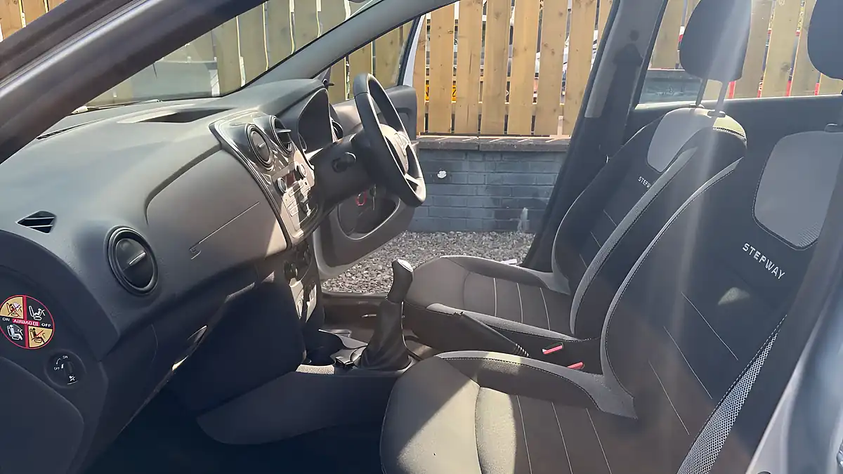 Used 2021 Dacia Sandero Stepway Essential Grey - Interior and Exterior details 6