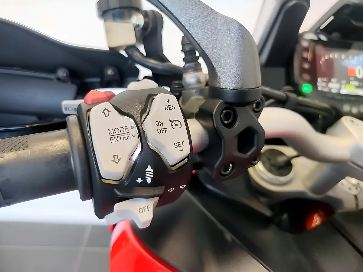 Used 2021 Ducati Multistrada 950 S Red - Interior and Exterior details 16