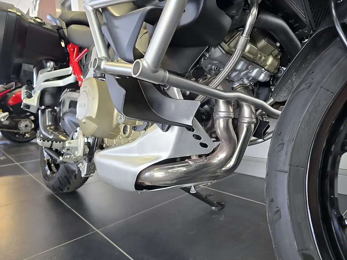 Used 2021 Ducati Multistrada V4 S Red - Interior and Exterior details 5