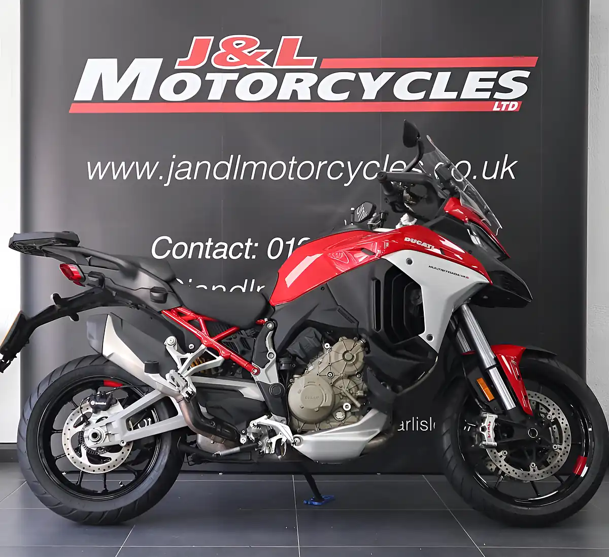 Used 2021 Ducati Multistrada V4 S Travel Red - Interior and Exterior details 2