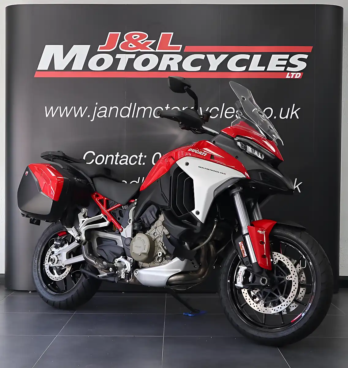 Used 2021 Ducati Multistrada V4 S Travel Red - Interior and Exterior details 3