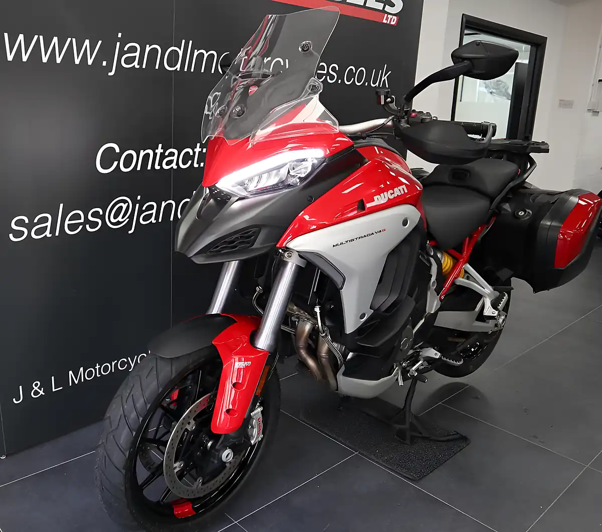 Used 2021 Ducati Multistrada V4 S Travel Red - Interior and Exterior details 7