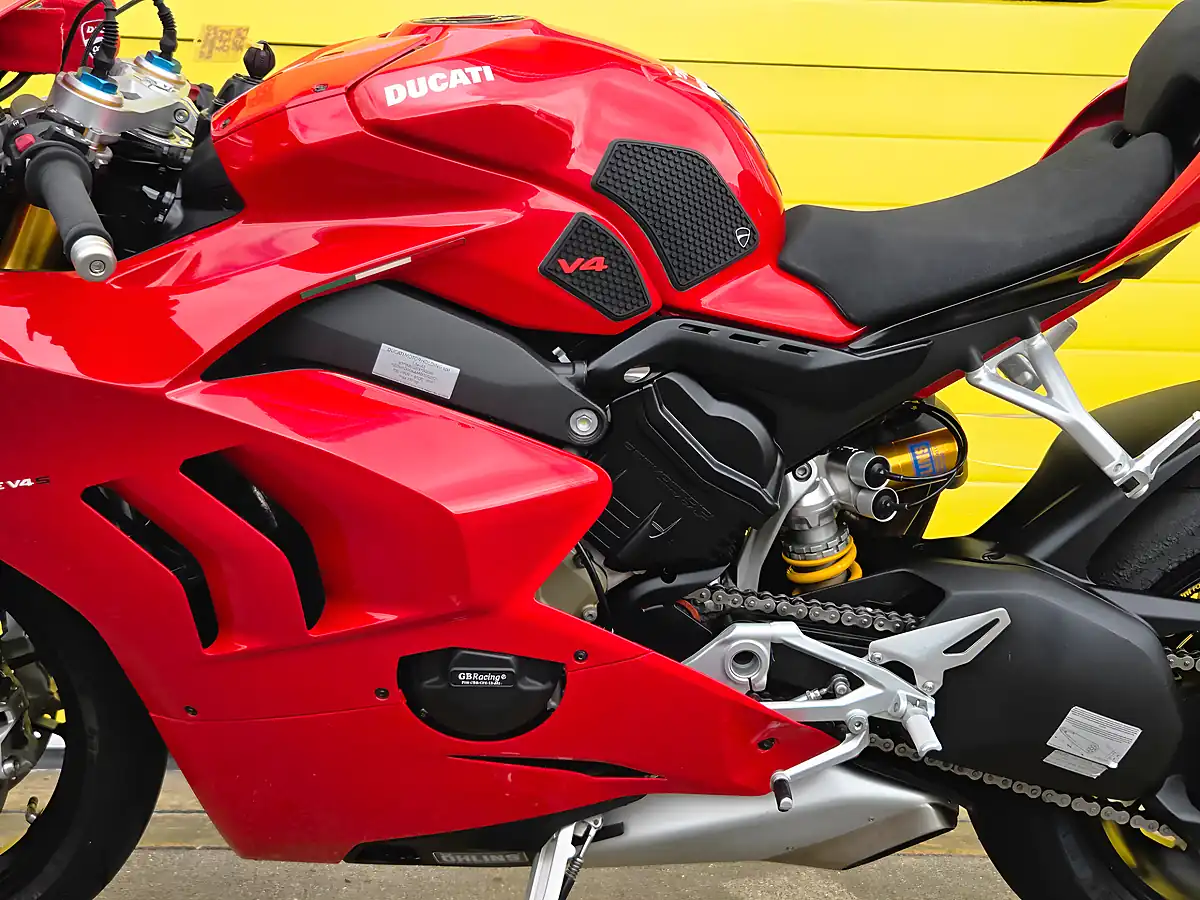 Used 2021 Ducati Panigale V4 S Red - Interior and Exterior details 17