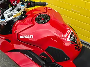 Used 2021 Ducati Panigale V4 S Red - Interior and Exterior details 19