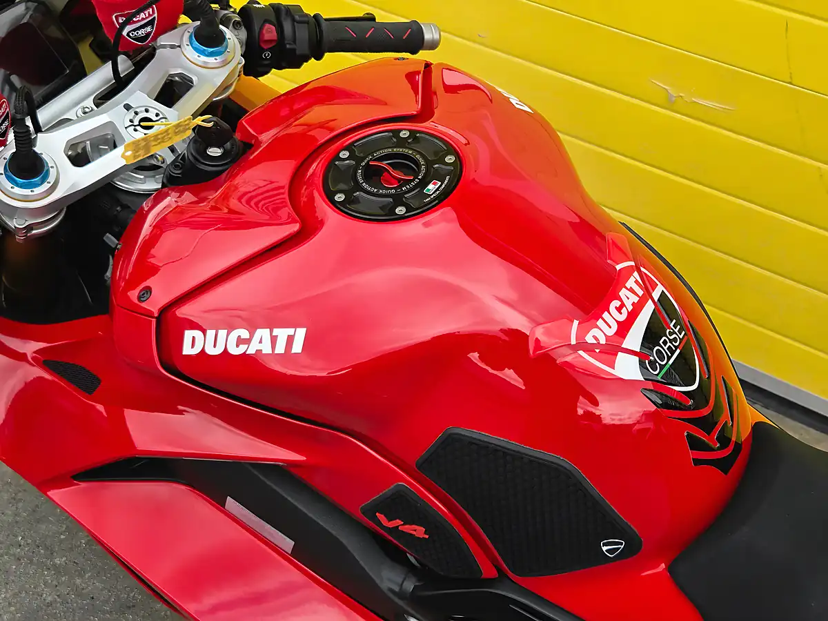 Used 2021 Ducati Panigale V4 S Red - Interior and Exterior details 19