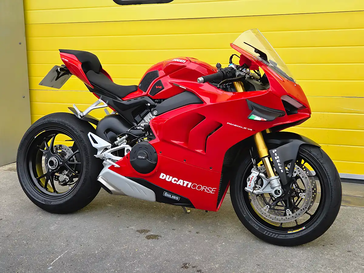 Used 2021 Ducati Panigale V4 S Red - Interior and Exterior details 3