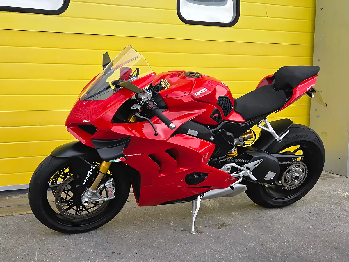 Used 2021 Ducati Panigale V4 S Red - Interior and Exterior details 7
