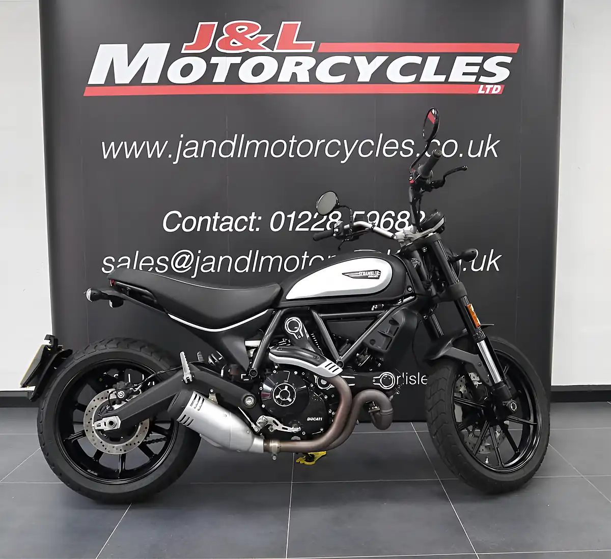 Used 2021 Ducati Scrambler Icon Dark Black - Interior and Exterior details 2