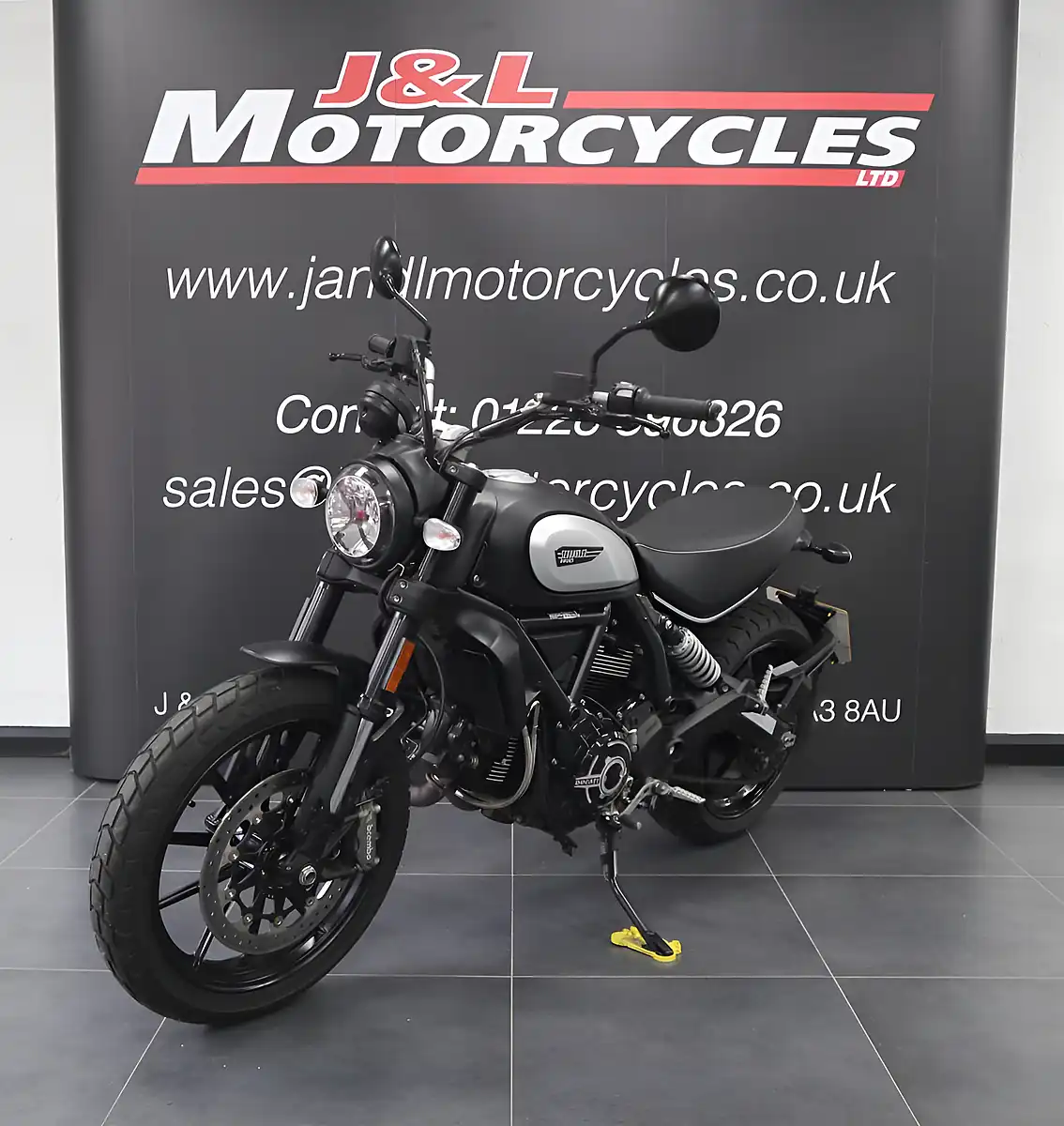 Used 2021 Ducati Scrambler Icon Dark Black - Interior and Exterior details 5