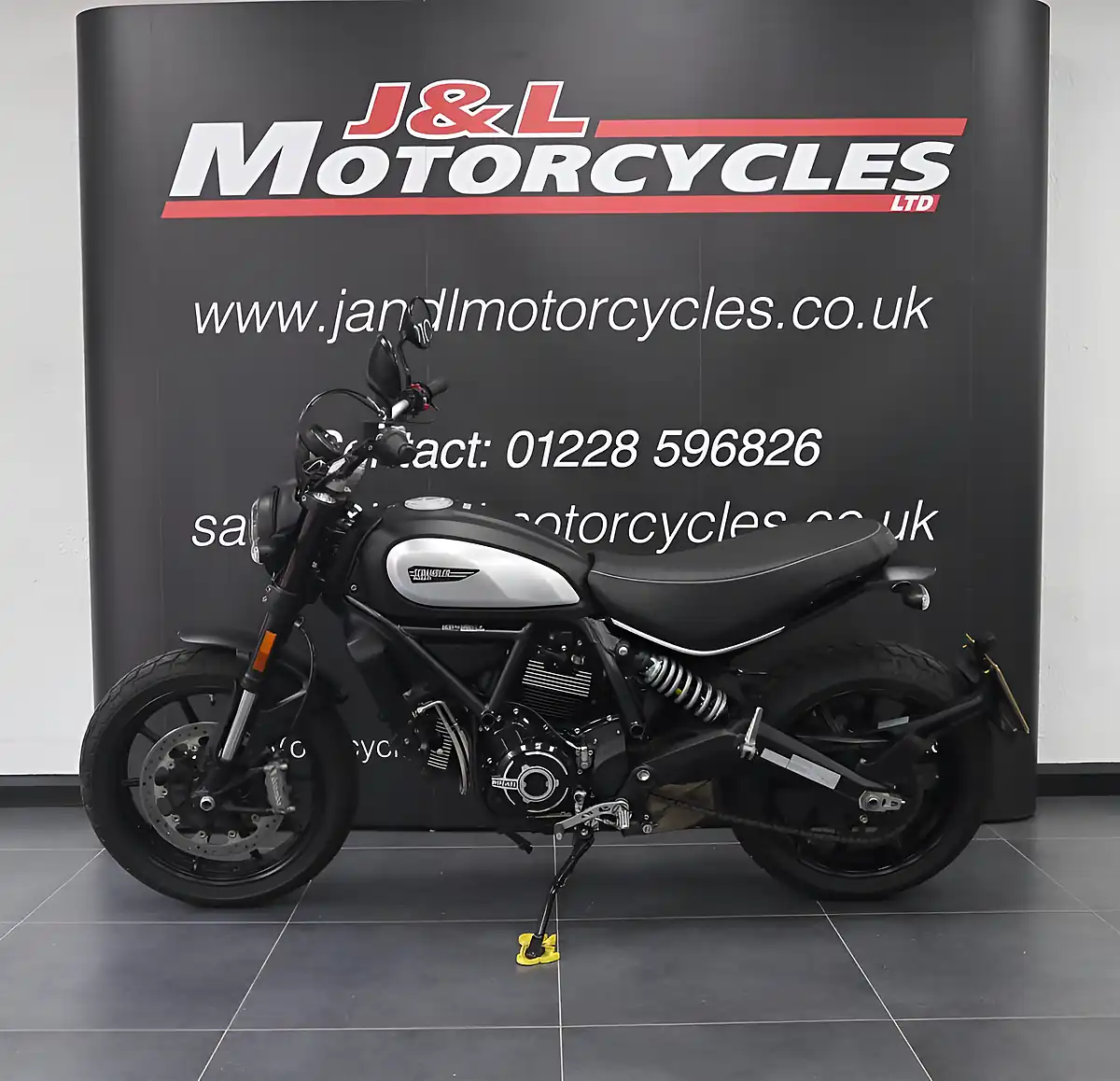 Used 2021 Ducati Scrambler Icon Dark Black - Interior and Exterior details 6
