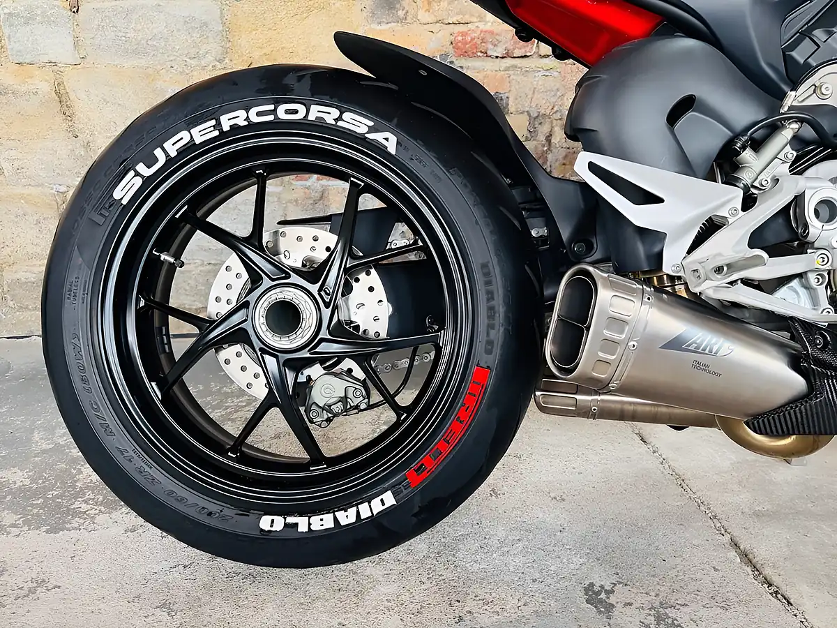 Used 2021 Ducati Streetfighter V4 Red - Interior and Exterior details 10