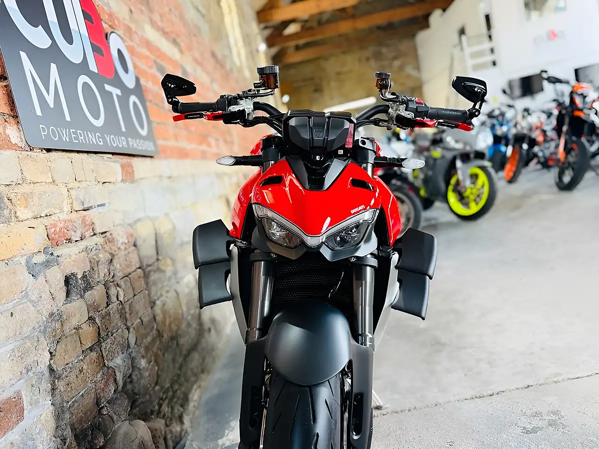 Used 2021 Ducati Streetfighter V4 Red - Interior and Exterior details 19