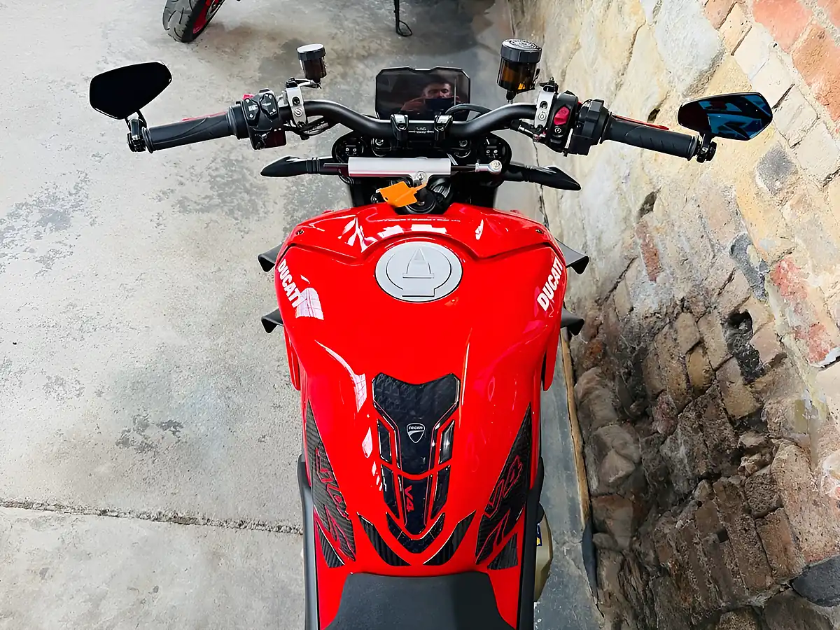 Used 2021 Ducati Streetfighter V4 Red - Interior and Exterior details 20