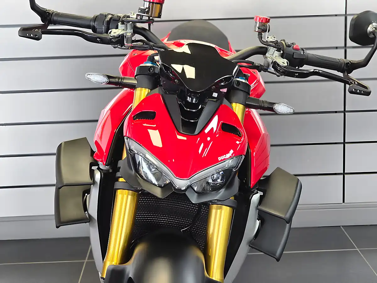 Used 2021 Ducati Streetfighter V4 S Red - Interior and Exterior details 10