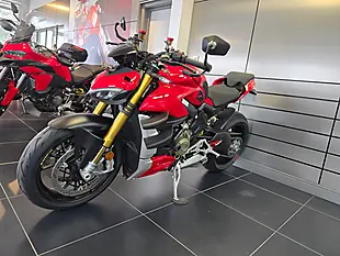 Used 2021 Ducati Streetfighter V4 S Red - Interior and Exterior details 12