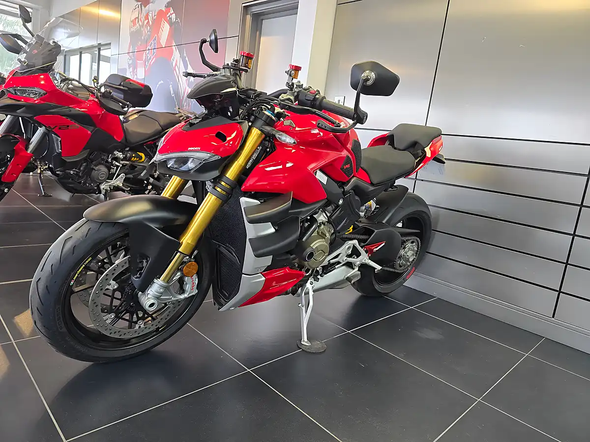 Used 2021 Ducati Streetfighter V4 S Red - Interior and Exterior details 12