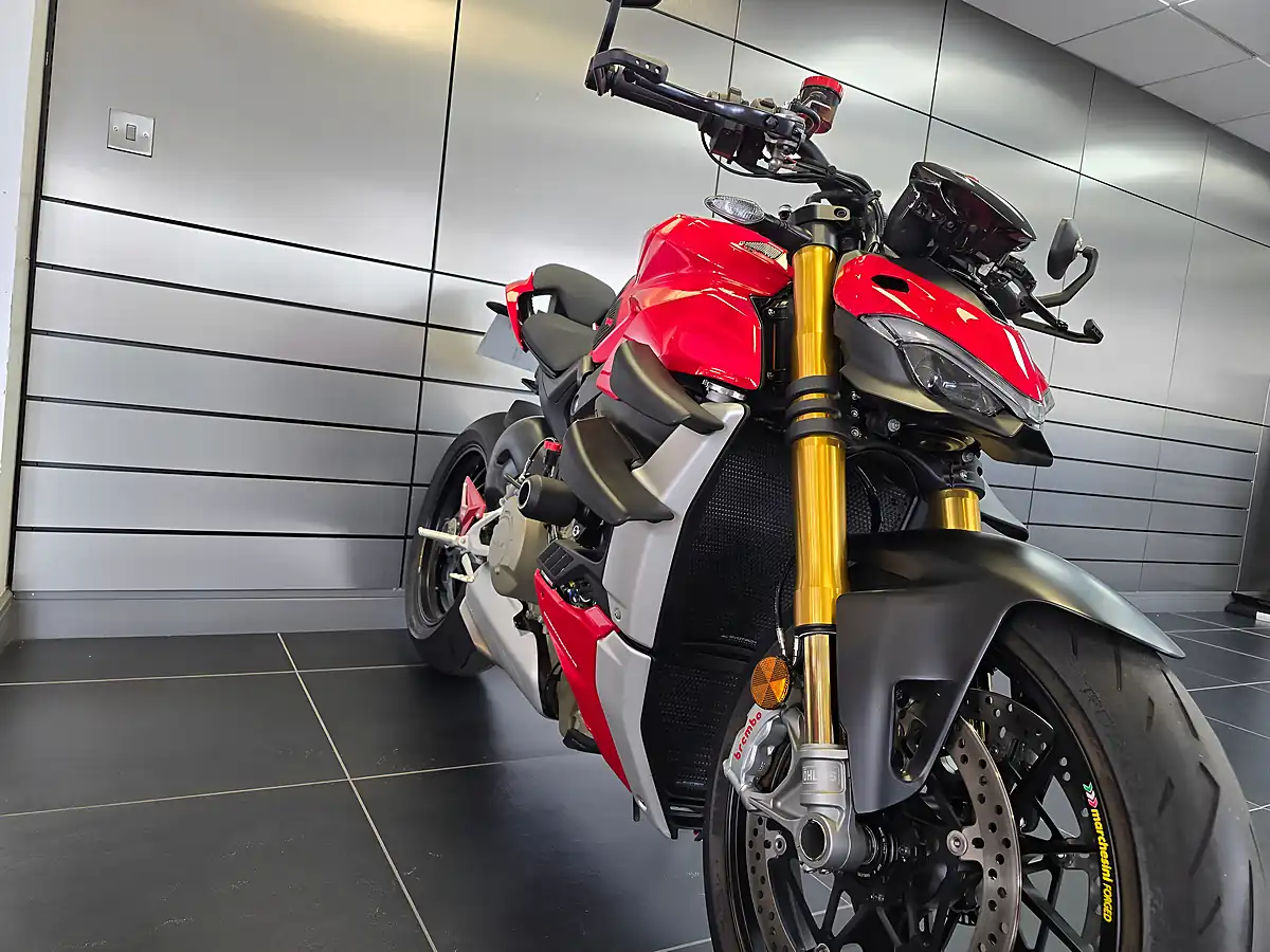 Used 2021 Ducati Streetfighter V4 S Red - Interior and Exterior details 13