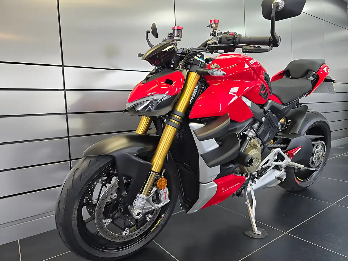 Used 2021 Ducati Streetfighter V4 S Red - Interior and Exterior details 16