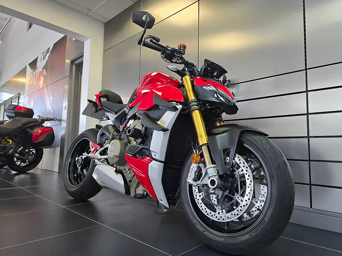 Used 2021 Ducati Streetfighter V4 S Red - Interior and Exterior details 2