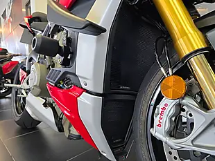 Used 2021 Ducati Streetfighter V4 S Red - Interior and Exterior details 5