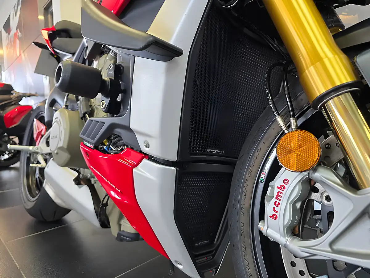 Used 2021 Ducati Streetfighter V4 S Red - Interior and Exterior details 5