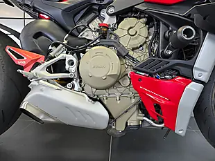 Used 2021 Ducati Streetfighter V4 S Red - Interior and Exterior details 6