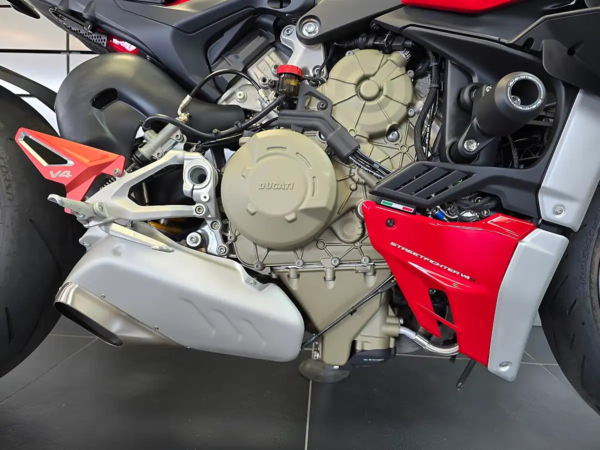 Used 2021 Ducati Streetfighter V4 S Red - Interior and Exterior details 6