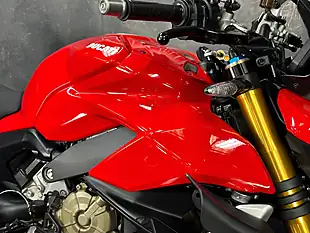 Used 2021 Ducati Streetfighter V4S Red - Interior and Exterior details 12