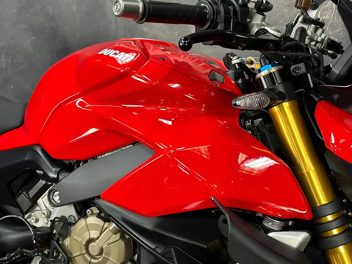 Used 2021 Ducati Streetfighter V4S Red - Interior and Exterior details 12