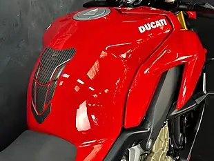 Used 2021 Ducati Streetfighter V4S Red - Interior and Exterior details 15