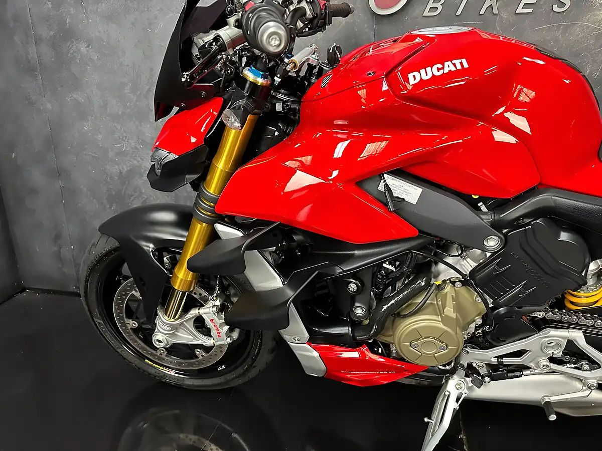 Used 2021 Ducati Streetfighter V4S Red - Interior and Exterior details 17