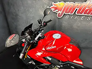 Used 2021 Ducati Streetfighter V4S Red - Interior and Exterior details 19