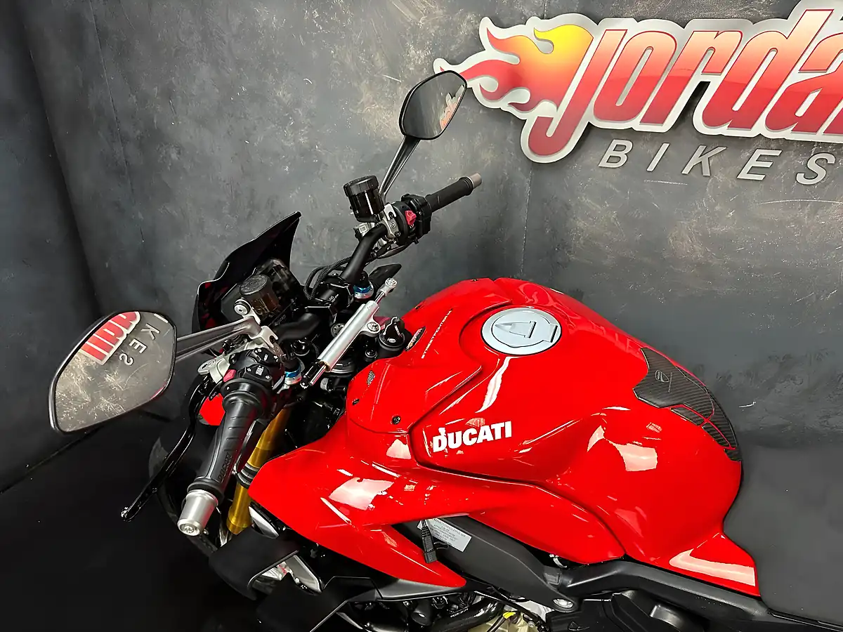 Used 2021 Ducati Streetfighter V4S Red - Interior and Exterior details 19